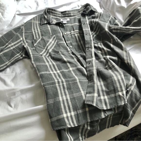 Comfy Pearl Button Flannel - Lightweight layering multi season top - Picture 3 of 5